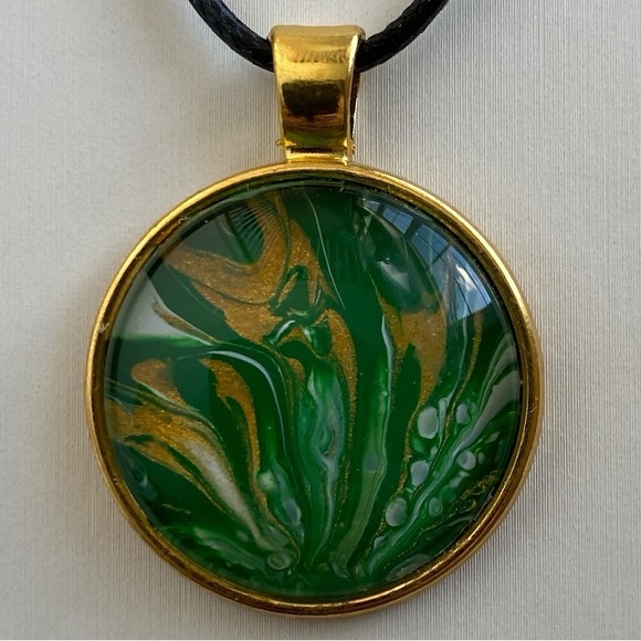 Svetlana Yeung Hand Crafted Green Gold Fluid Art Round Pendant Cord Necklace - Picture 1 of 15